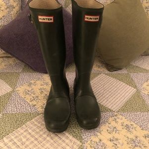 Barely worn size 10 hunter green Hunter Boots